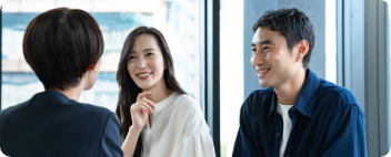 接客中のハウスドゥスタッフ