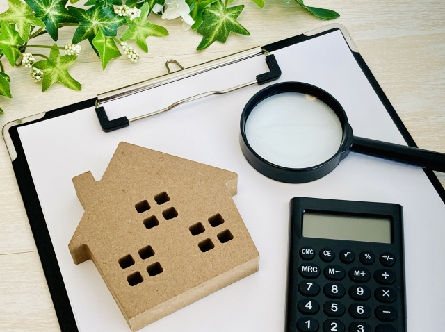 家の模型と計算機