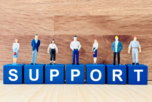 サポートと書かれた青いブロック