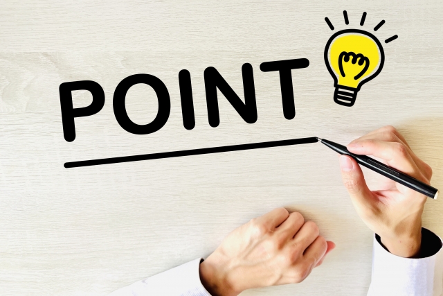 POINT」と電球アイコンを書き込む手元のイメージ