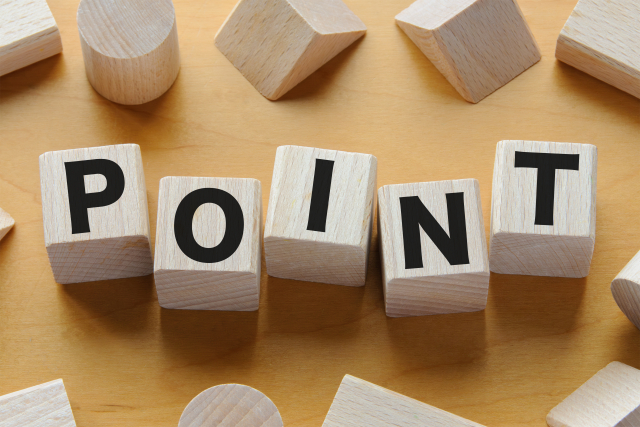 木製ブロックで「POINT」と並べた文字